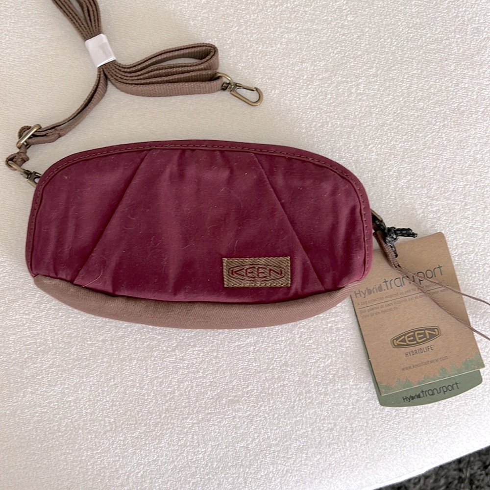 Keen wristlet wallet
